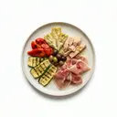 Antipasti-Teller (Gemüse und Pilze gegart, mit Thunfisch und Parmaschinken)