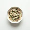 Champignons gedünstet, in Grundsauce hell/weiß mit Sahne