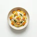 Eier-Frischteigwaren mit gebackenem Kürbis, in Grundsauce hell/weiß mit Sahne