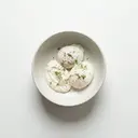 Eier pochiert, mit Meerrettichmayonnaise