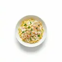 Eierteigwaren mit gebratenem Hähnchenbrustfilet und Grundsauce hell/weiß