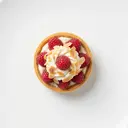 Himbeertörtchen (Mürbeteig) mit Sahne und Mandelblättchen