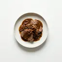 Lammkeule geschmort mit Zwiebeln und Senf, mit Grundsauce dunkel/braun