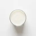 Milchmischgetränk < 1 % Fett, probiotisch, aromatisiert, mit Zucker und Süßungsmitteln, angereichert mit Vitaminen