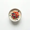 Müsli gesüßt, mit Sojadrink und Fruchtmischung