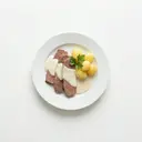 Pökelrinderbrust gekocht, mit Meerrettichsauce von heller/weißer Grundsauce