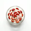 Quarkspeise mit Erdbeeren