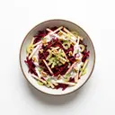 Rote-Bete-Salat (roh) mit Sellerie, Apfel und Joghurtmarinade