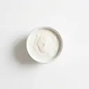 Sahneersatz (Mischung aus pflanzlichen Fetten und Milch)