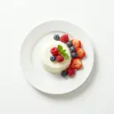 Sahneflammeri/Sahnepudding, mit Früchten