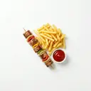 Schaschlik mit Pommes frites und Tomatenketchup