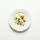 Scholle gedünstet, mit Weißweinsauce von heller/weißer Grundsauce