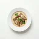 Schweineleberschnitten gedünstet, mit Sahnesauce von dunkler/brauner Grundsauce