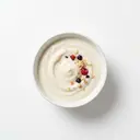 Soja-Joghurtalternative gesüßt, aromatisiert, angereichert mit Vitaminen und Calcium