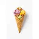 Speiseeis (Frucht, Nuss) gemischt, in Waffeltüte