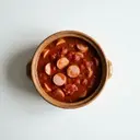 Tomatensauce aus frischen Tomaten und Fleischwurst