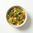 Wirsing-Eintopf mit Fleischklößchen, Kartoffeln und Karotten