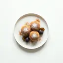 Zwetschgenknödel mit Zucker und Zimt