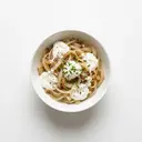 Zwiebeln gedünstet, mit saurer Sahne