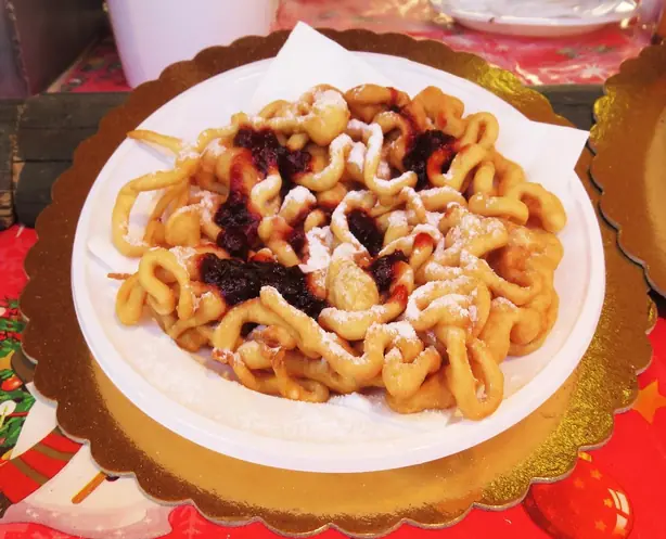 Foto von Klassische Südtiroler Strauben – fertig angerichtet