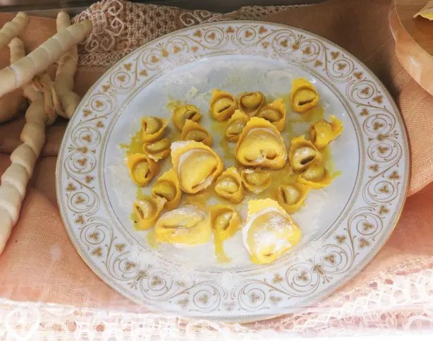 Foto von Ferrareser Kürbis-Cappellacci klassisch – fertig angerichtet