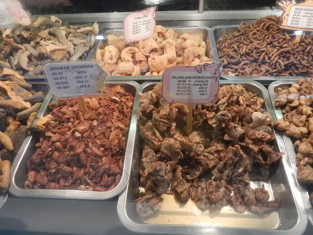 Foto von Knuspriger Chicharrón aus Schweinebauch – fertig angerichtet