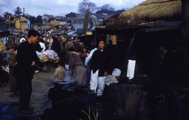 Foto von Koreanischer Army-Stew mit Kimchi & Käse – fertig angerichtet