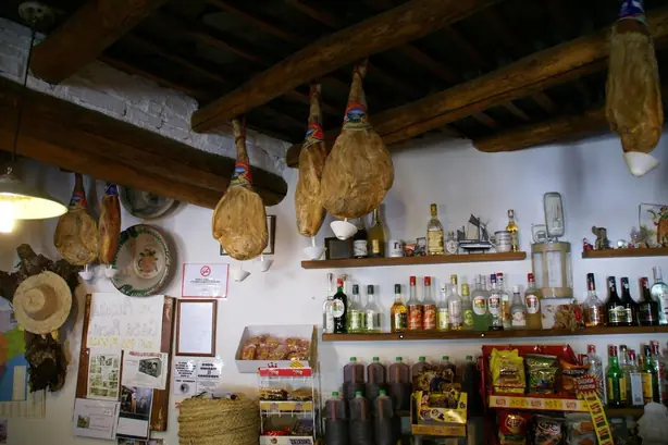 Foto von Spanisches Pan con Tomate mit Ibérico – fertig angerichtet