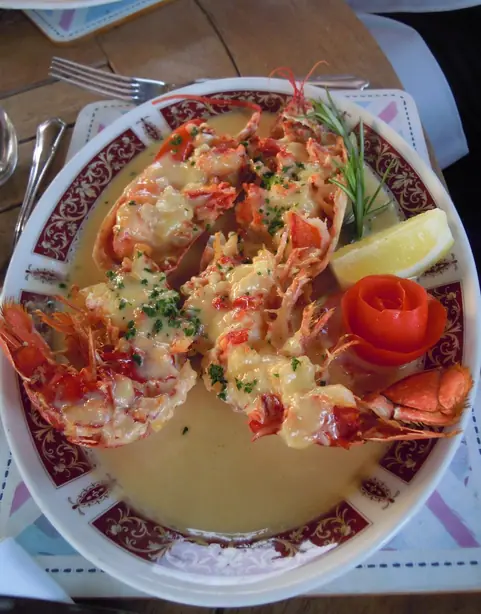 Foto von Klassischer Hummer Thermidor – fertig angerichtet