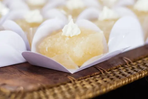 Foto von Lateinamerikanische Cocadas klassisch – fertig angerichtet