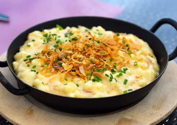 Foto von Vorarlberger Käsknöpfle klassisch – fertig angerichtet