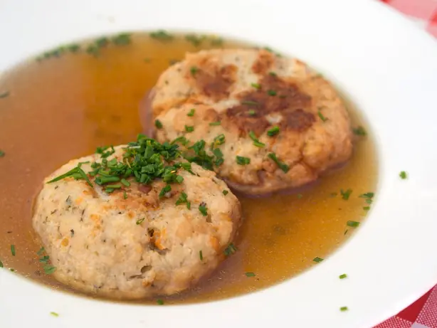 Foto von Südtiroler Käseknödel klassisch – fertig angerichtet