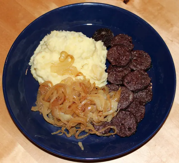 Foto von Rheinischer Sauerbraten klassisch (2) – fertig angerichtet