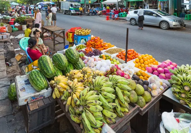 Foto von Burmesisches Hähnchen-Curry klassisch – fertig angerichtet