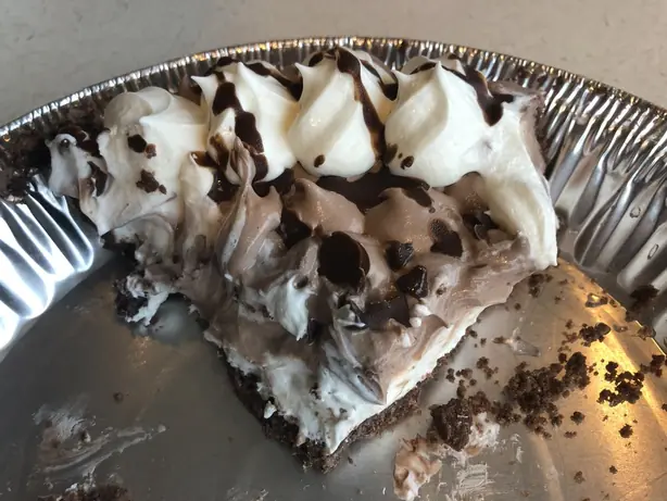 2020-01-13 10 39 20 The last slice of a Edwards Hershey's Chocolate Crème Pie in the Dulles section of Sterling, Loudoun County, Virginia – Foto: Famartin (CC BY-SA 4.0)