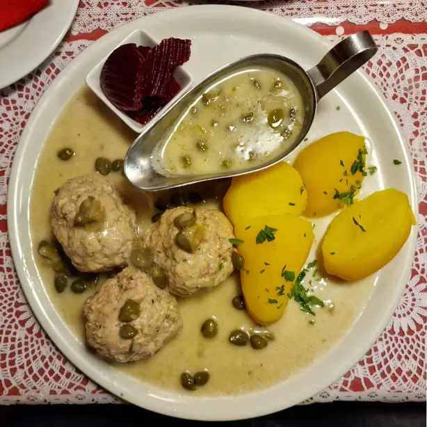 Foto von Klassische Königsberger Klopse – fertig angerichtet