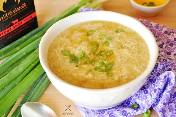 Foto von Chinesische Eierflockensuppe – fertig angerichtet