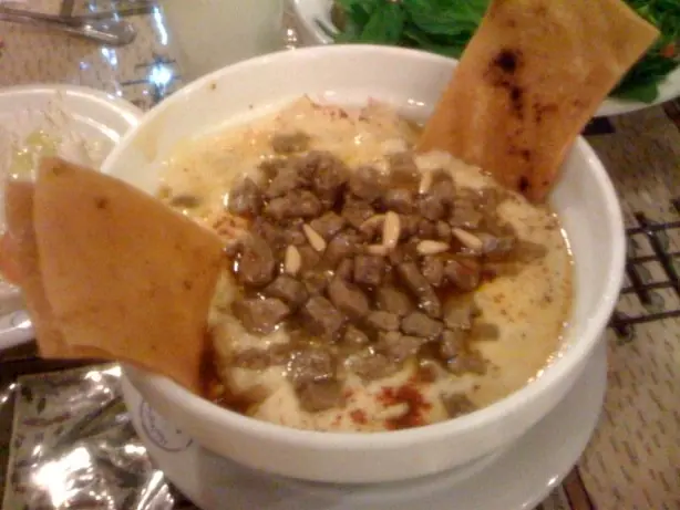 Foto von Levantinisches Fatteh klassisch – fertig angerichtet