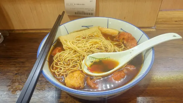 Foto von Hongkonger Cart Noodles klassisch – fertig angerichtet