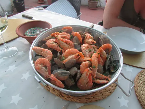 Foto von Klassische Cataplana Algarvia – fertig angerichtet