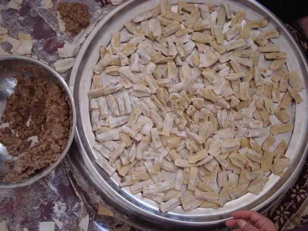 Foto von Iranischer Aush Jushpare mit Linsen – fertig angerichtet