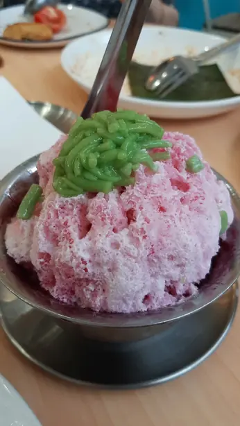 ABC with rose syrup – Foto: KtMystic (CC BY-SA 4.0)