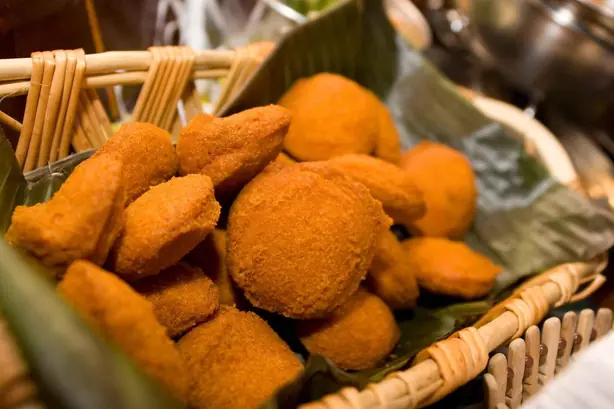 Foto von Brasilianische Acarajé Klassisch – fertig angerichtet