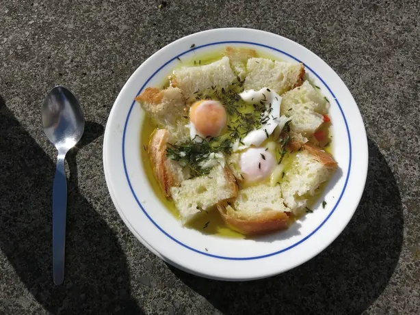 Foto von Klassische Portugiesische Açorda – fertig angerichtet