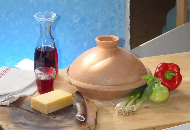 Foto von Marokkanische Hähnchen-Tajine – fertig angerichtet