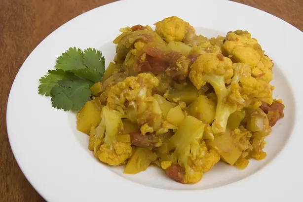 Foto von Indisches Alu Gobhi Klassisch – fertig angerichtet