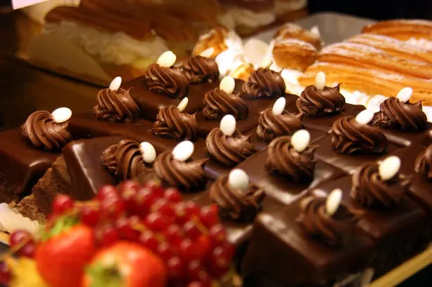 Foto von Amandine – Rum-Schokoladenkuchen – fertig angerichtet