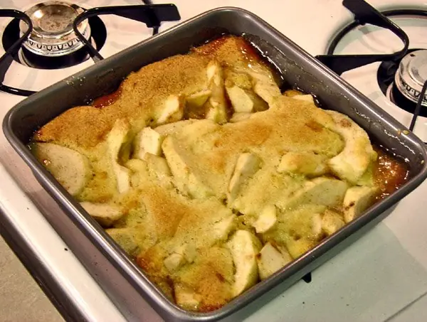 Foto von Klassischer Amerikanischer Pfirsich-Cobbler – fertig angerichtet