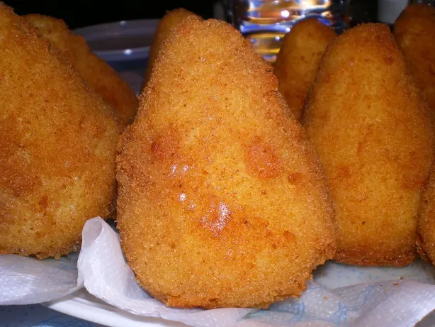 Arancini messinesi – Foto: User:Vincenzo Giacomarro (CC BY-SA 3.0)