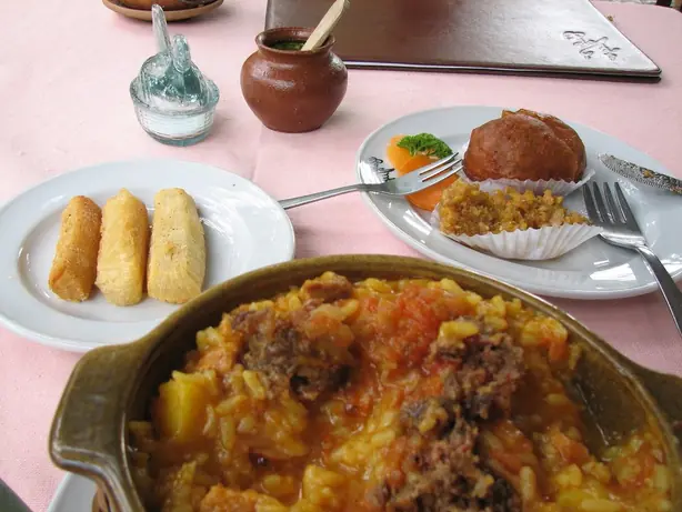 Foto von Kolumbianisches Arroz atollado aus Cali – fertig angerichtet